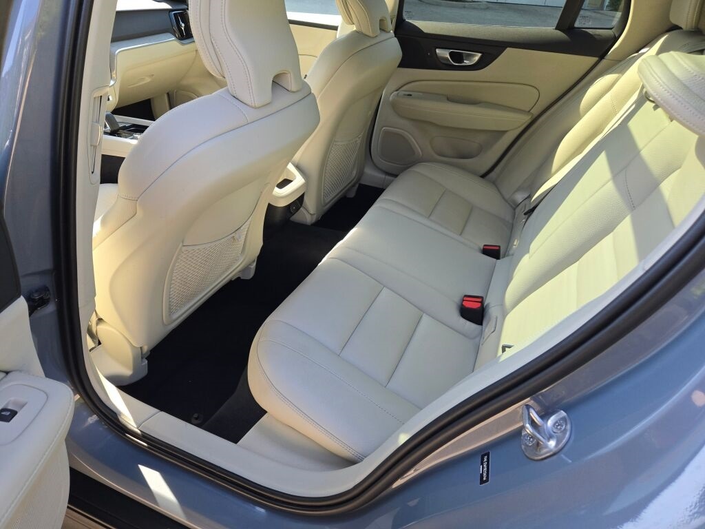 2024 VOLVO V60CC - Image 19