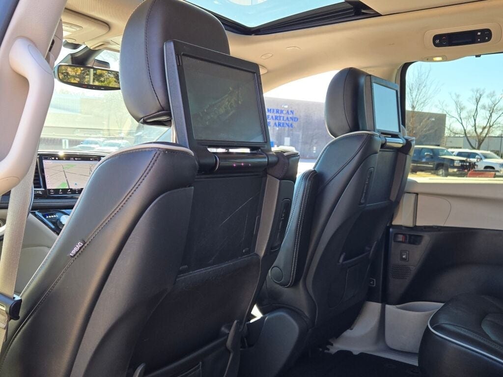 2021 CHRYSLER PACIFICA - Image 23