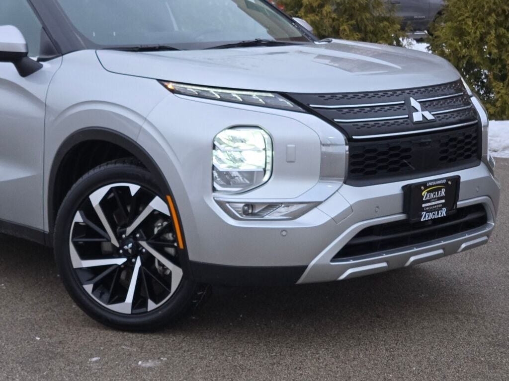 2024 MITSUBISHI OUTLANDER - Image 2