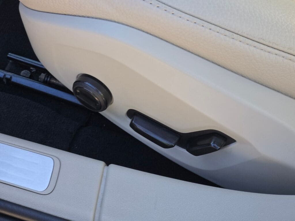 2024 VOLVO V60CC - Image 26