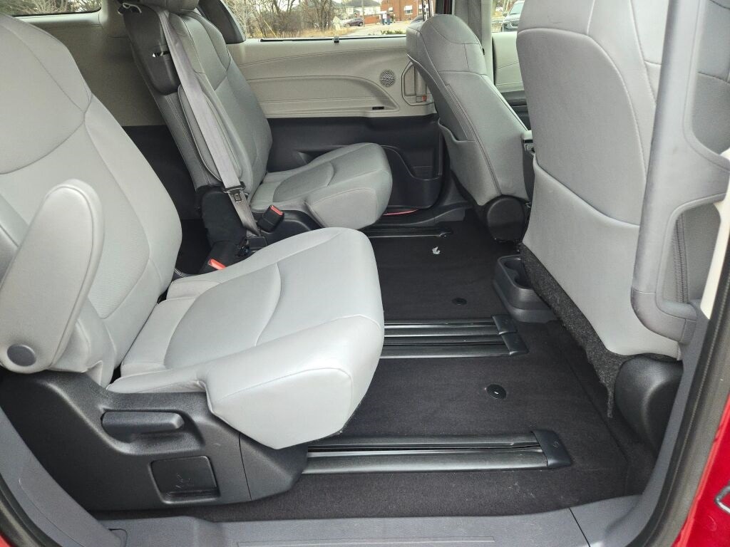 2023 TOYOTA SIENNA - Image 11