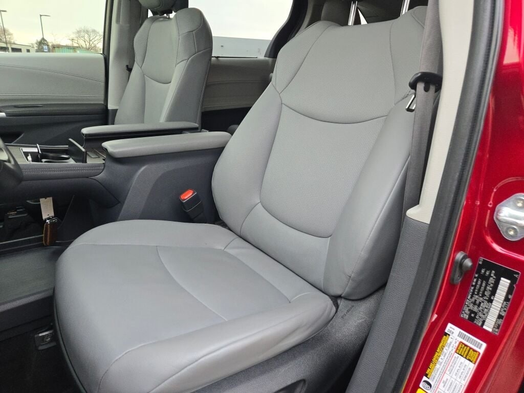 2023 TOYOTA SIENNA - Image 29