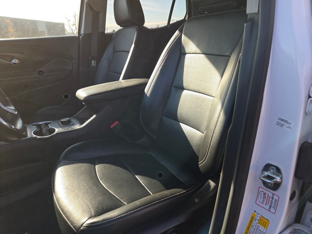 2022 GMC TERRAIN - Image 27