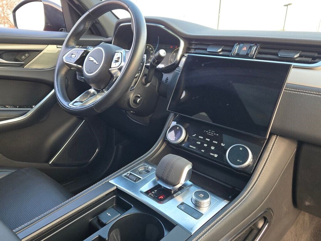 2024 JAGUAR F-PACE - Image 10