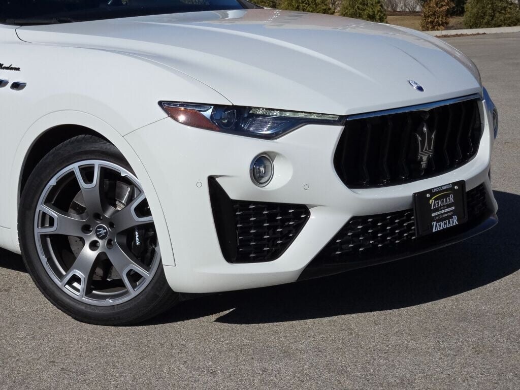 2023 MASERATI LEVANTE - Image 2