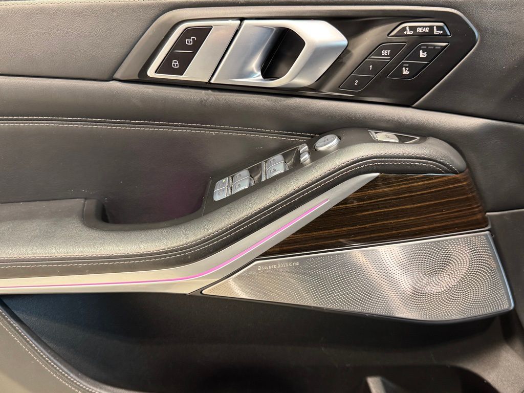 2024 BMW X7 - Image 18
