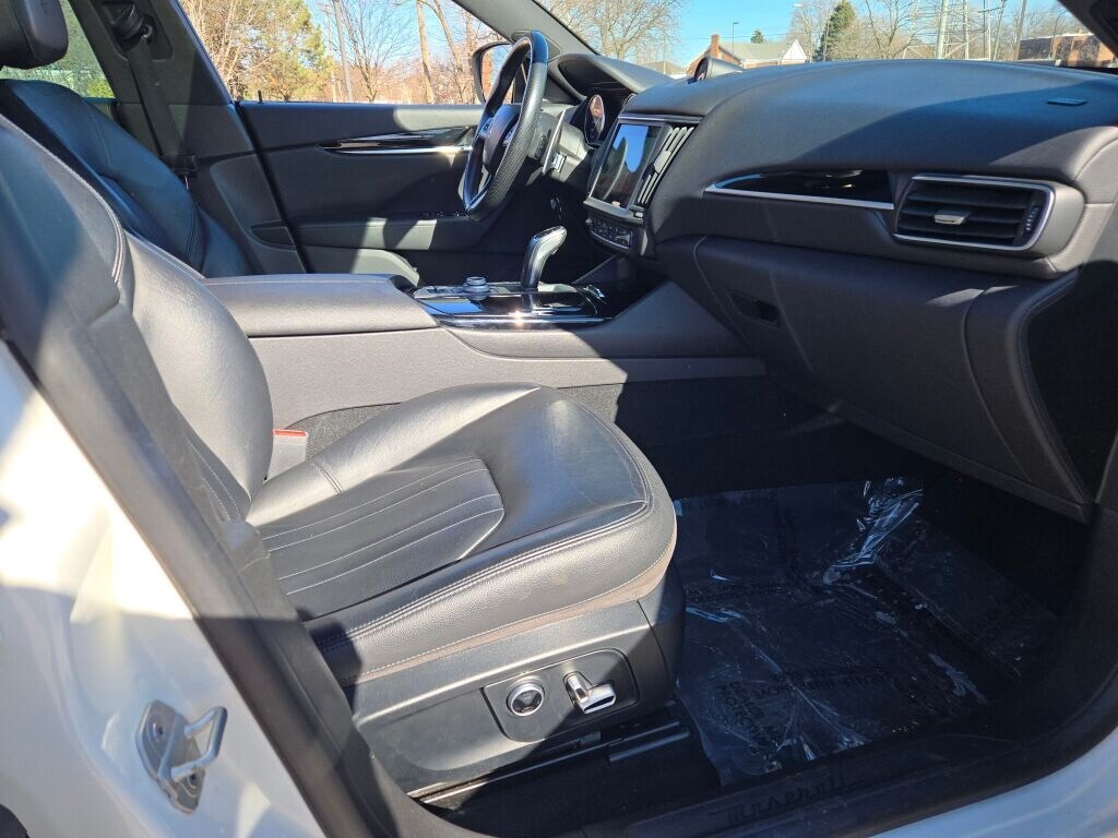 2023 MASERATI LEVANTE - Image 10