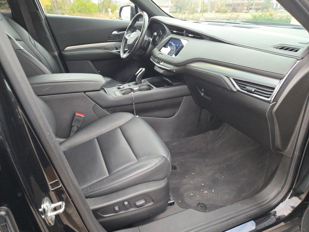 2023 CADILLAC XT4 - Image 7
