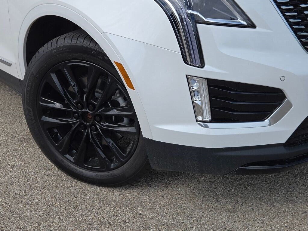 New 2025 CADILLAC XT5 Luxury SUV