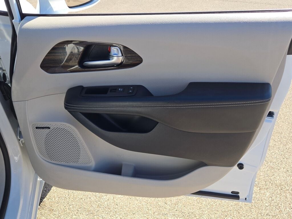 2021 CHRYSLER PACIFICA - Image 6