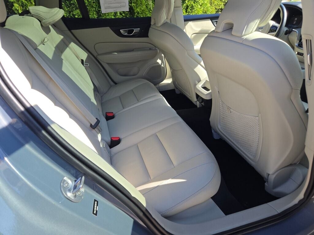 2024 VOLVO V60CC - Image 11