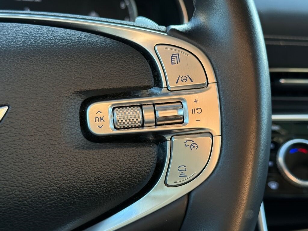 2024 GENESIS GV80 - Image 32