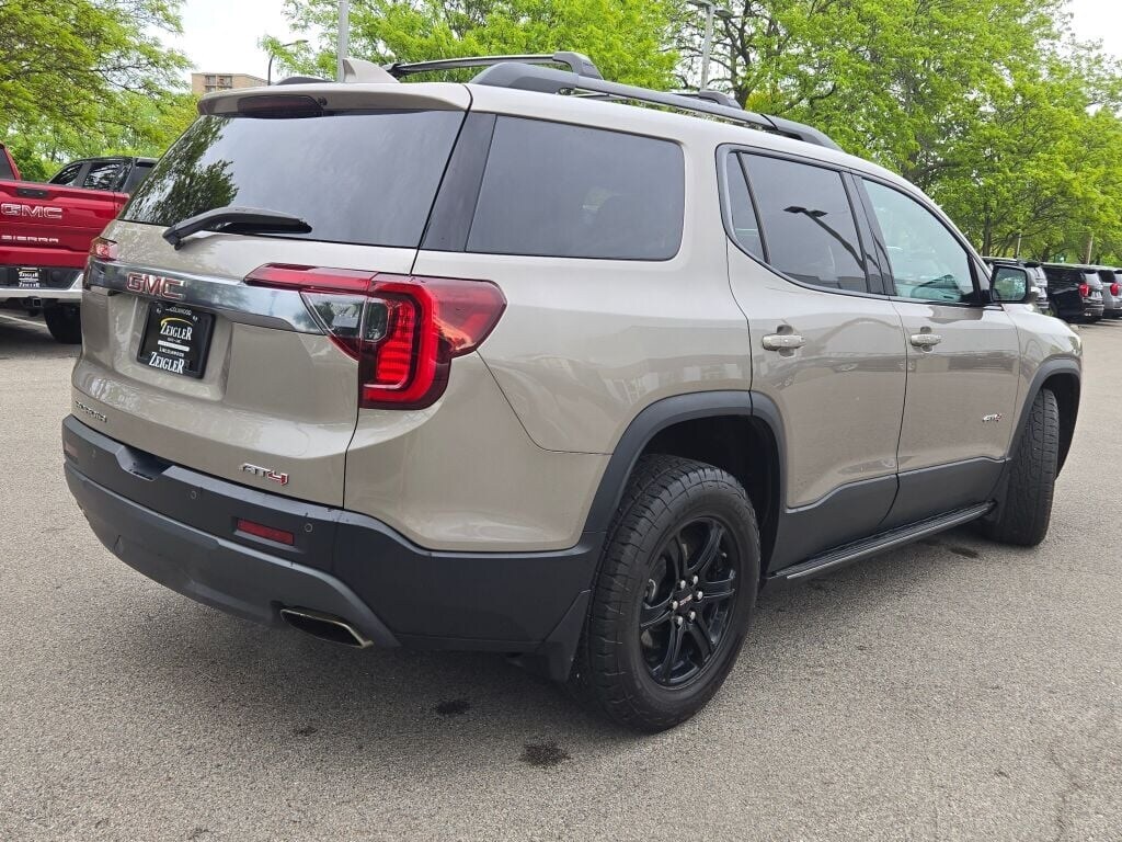 2023 GMC ACADIA - Image 11