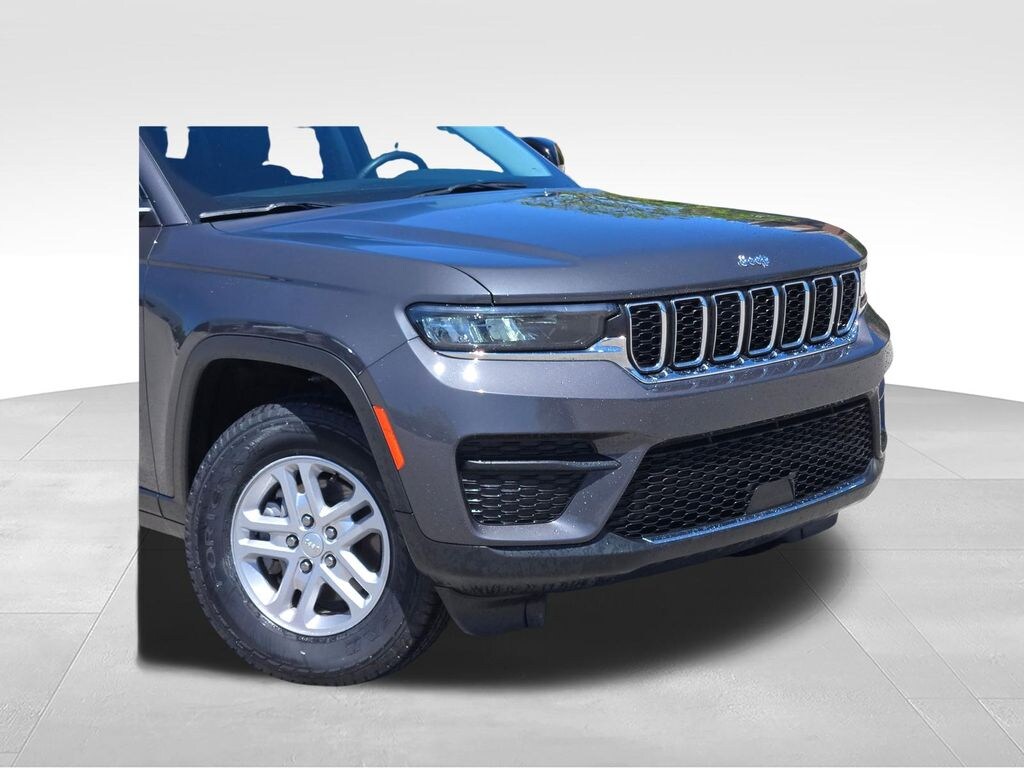 Used 2023 Jeep Grand Cherokee Laredo SUV