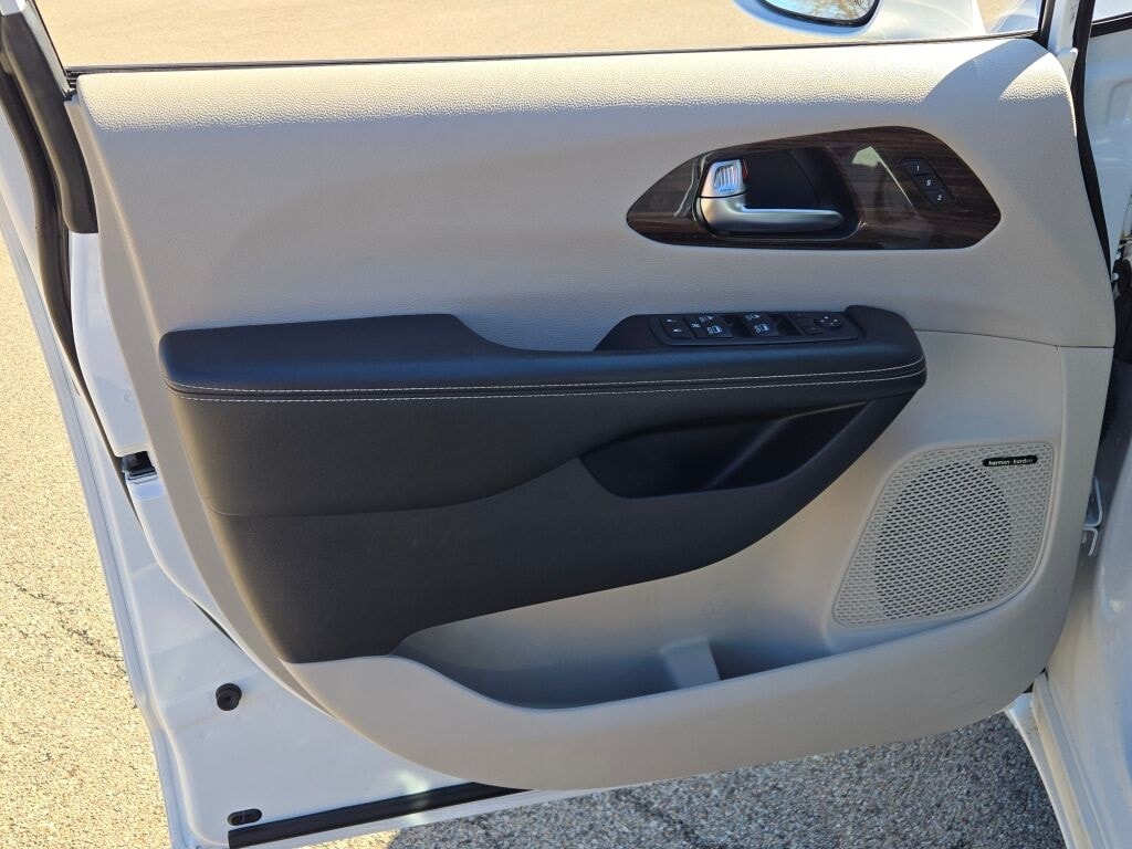 2021 CHRYSLER PACIFICA - Image 25