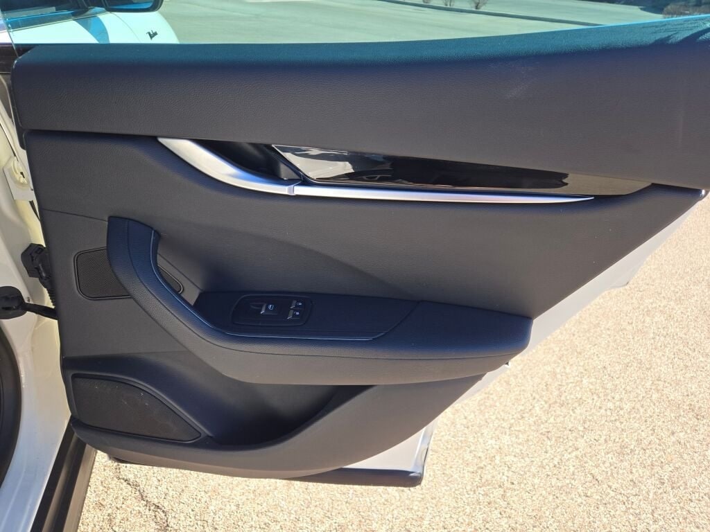 2023 MASERATI LEVANTE - Image 12