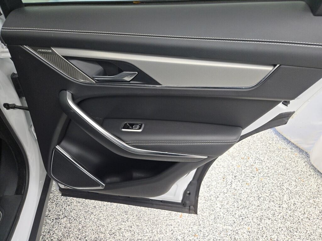 2024 JAGUAR F-PACE - Image 10