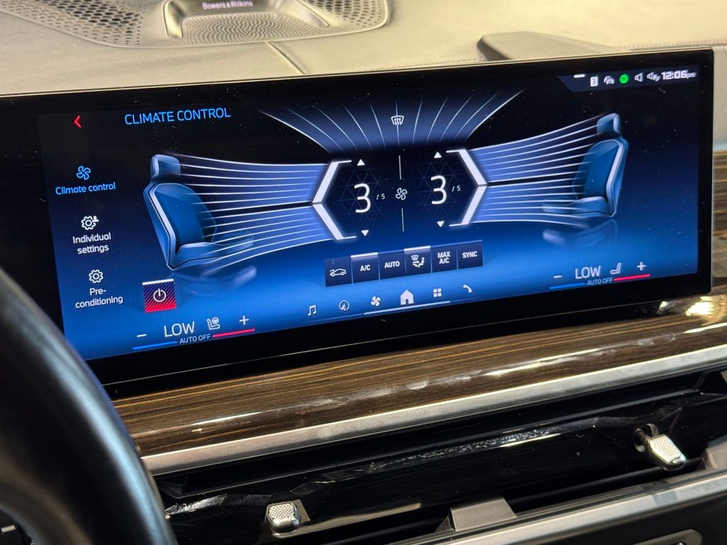 2024 BMW X7 - Image 13