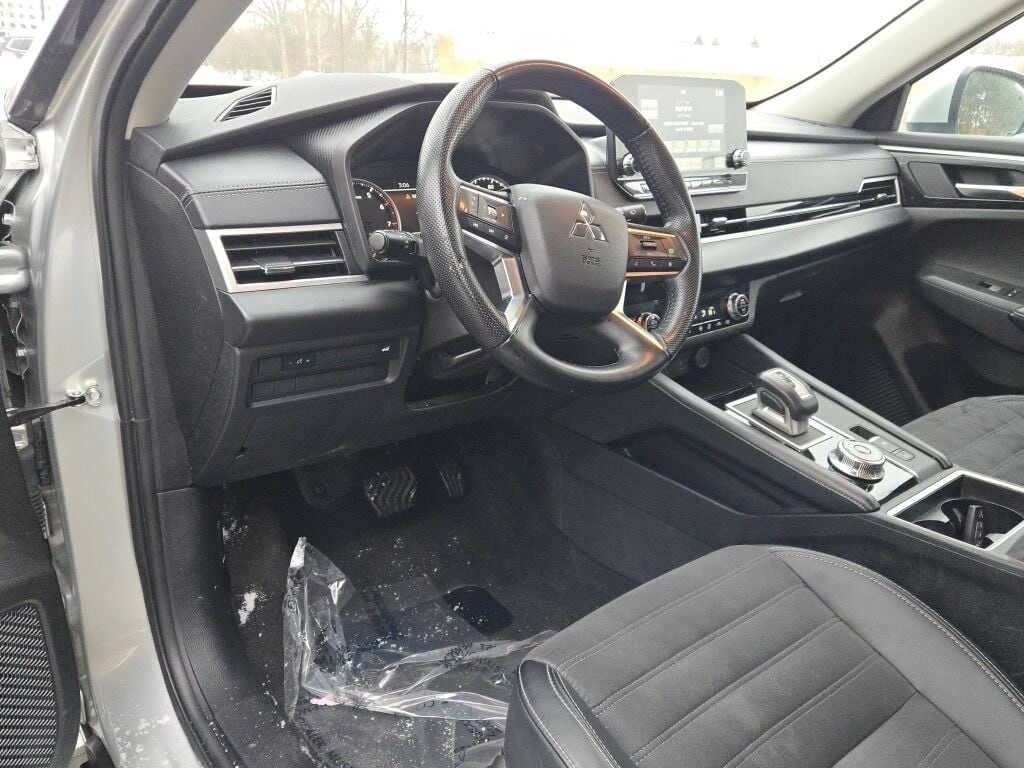 2024 MITSUBISHI OUTLANDER - Image 24