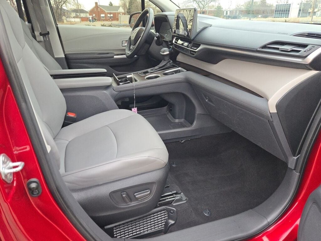 2023 TOYOTA SIENNA - Image 9