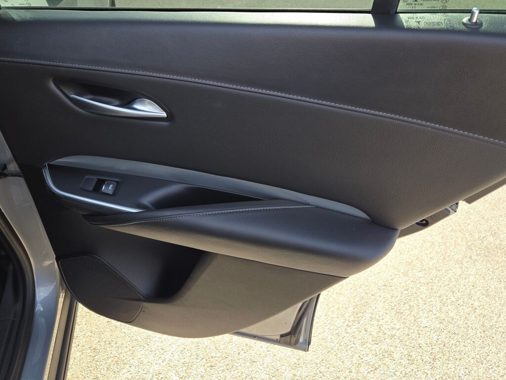 2023 CADILLAC XT4 - Image 10