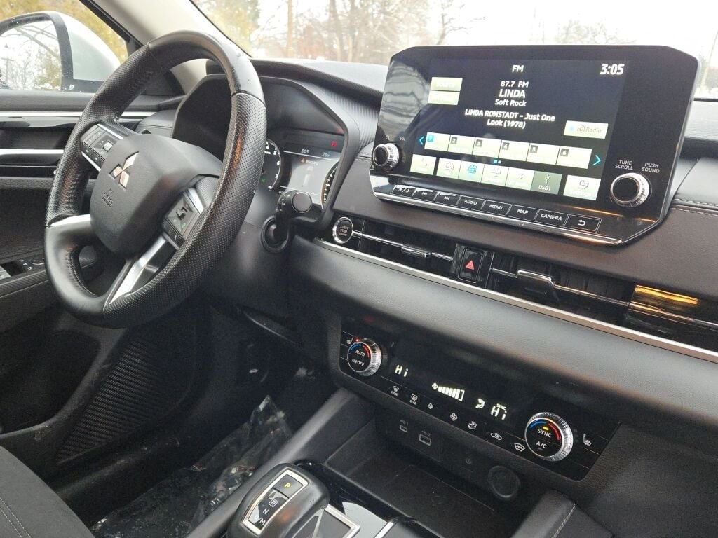 2024 MITSUBISHI OUTLANDER - Image 9