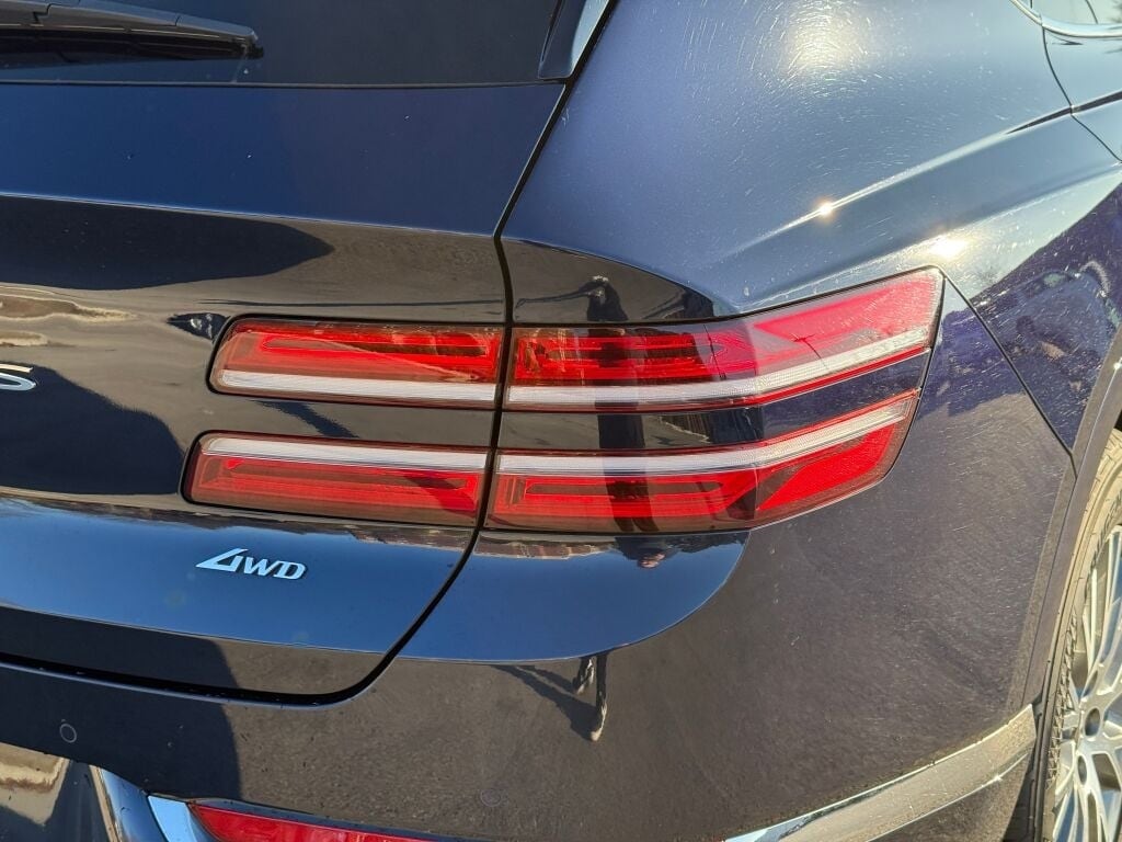 2024 GENESIS GV80 - Image 13