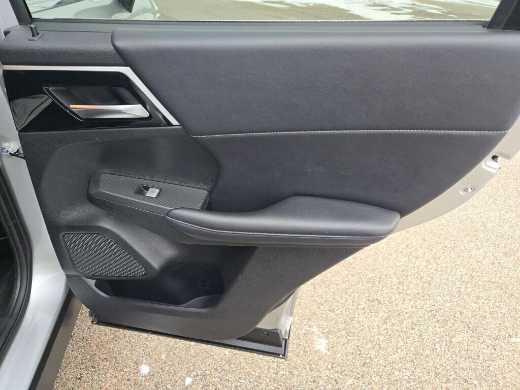 2024 MITSUBISHI OUTLANDER - Image 10
