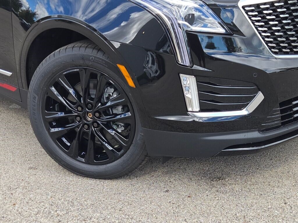 New 2025 CADILLAC XT5 Luxury SUV