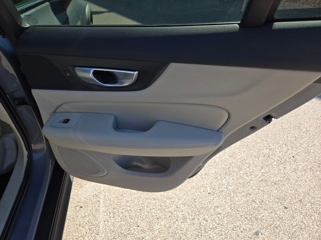 2024 VOLVO V60CC - Image 10