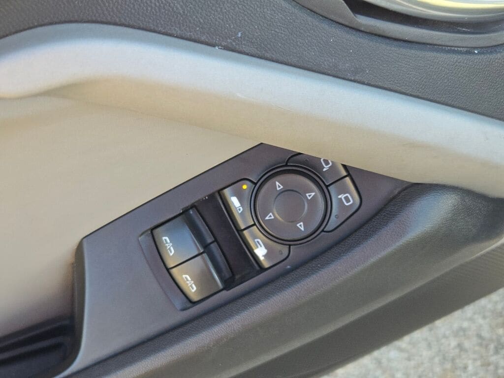 2020 CHEVROLET CAMARO - Image 17