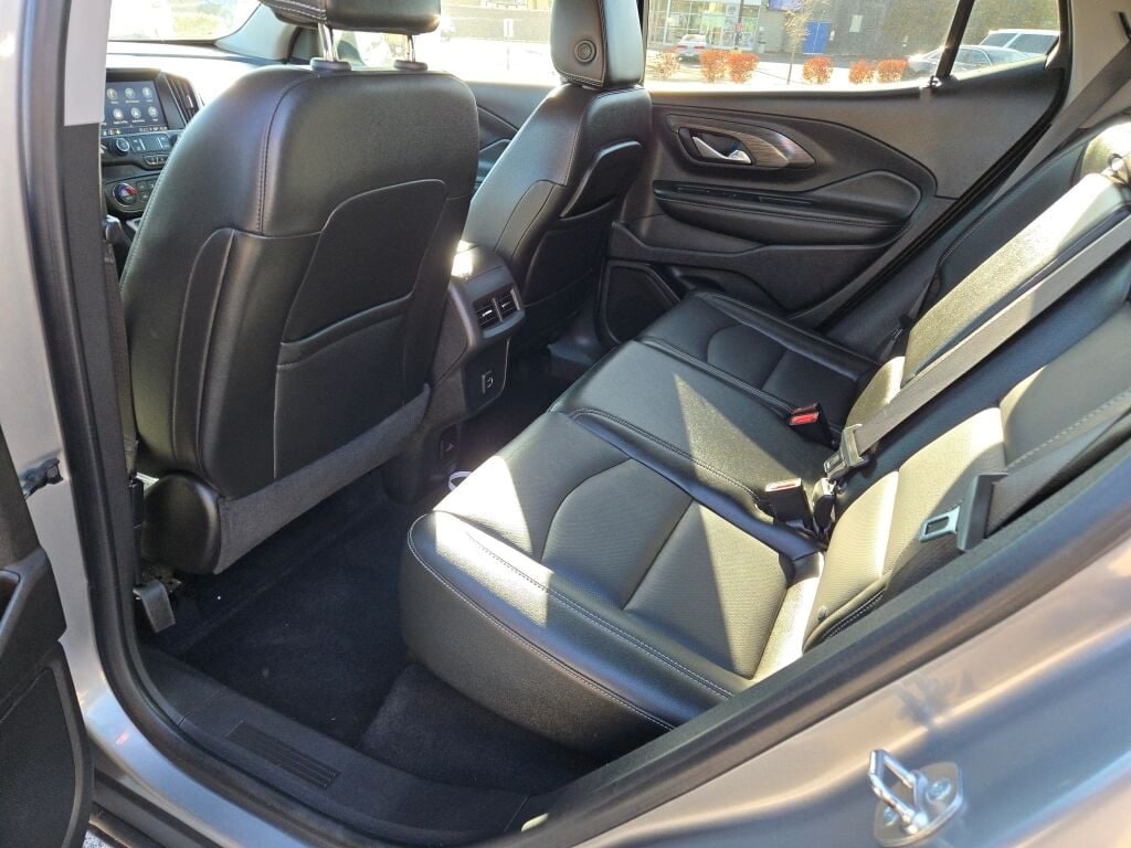 2024 GMC TERRAIN - Image 19