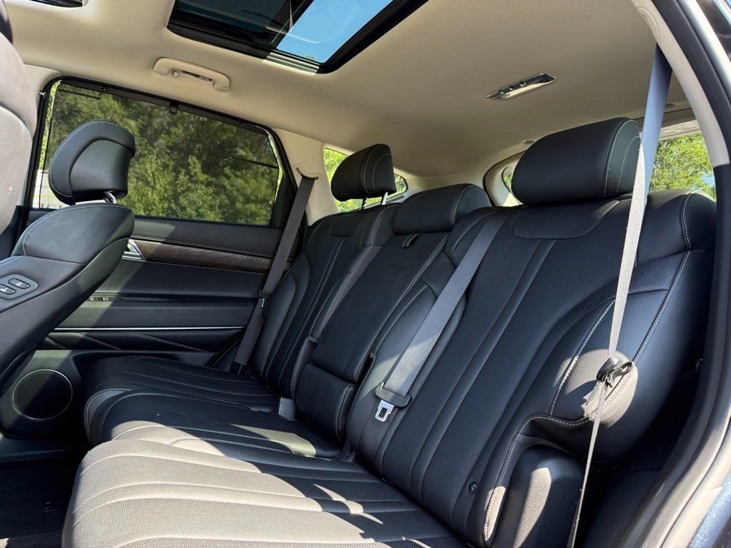 2024 GENESIS GV80 - Image 24