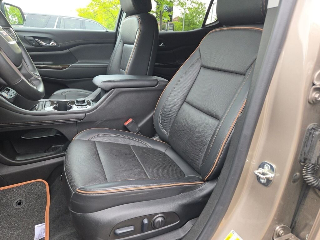 2023 GMC ACADIA - Image 28