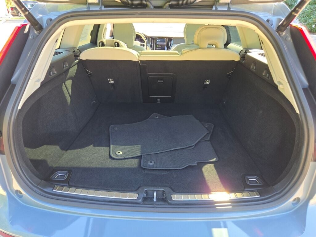 2024 VOLVO V60CC - Image 18