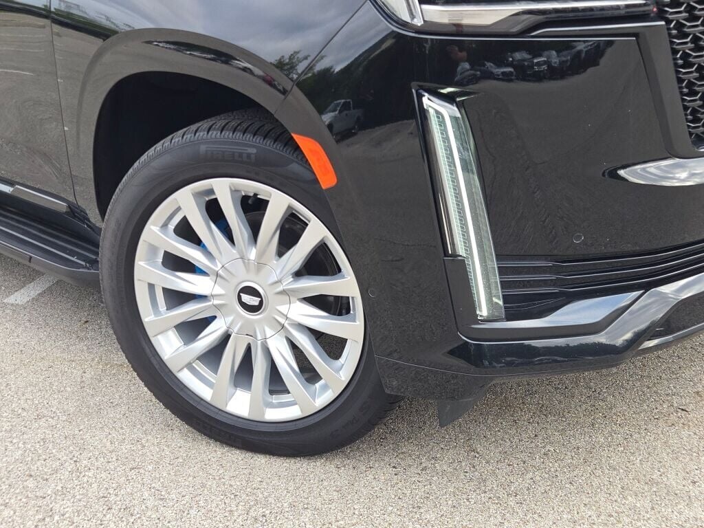 2021 Cadillac Escalade ESV Premium Luxury photo 2