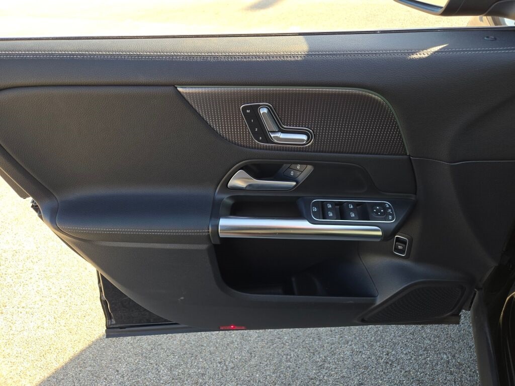 2022 MERCEDES-BENZ GLA-CLASS - Image 21