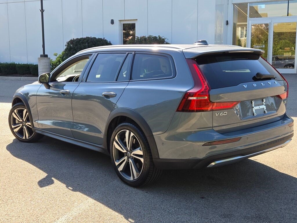 2024 VOLVO V60CC - Image 15