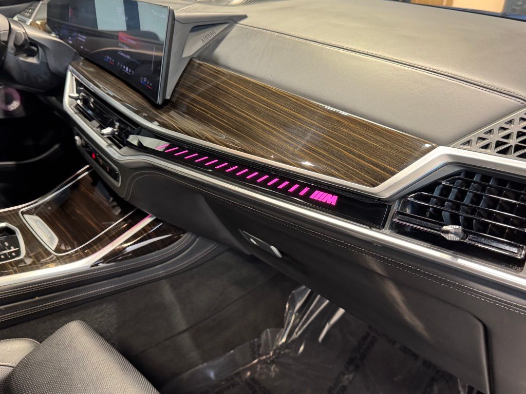 2024 BMW X7 - Image 31