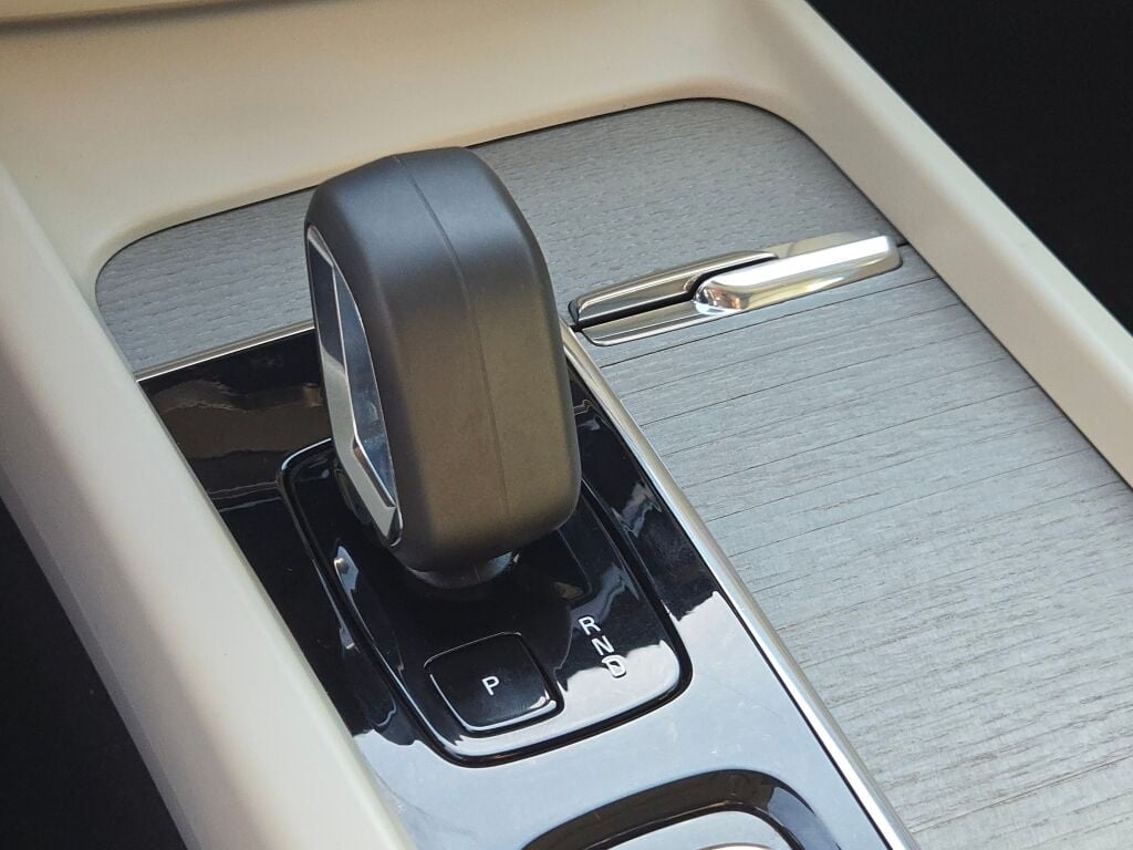 2024 VOLVO V60CC - Image 31