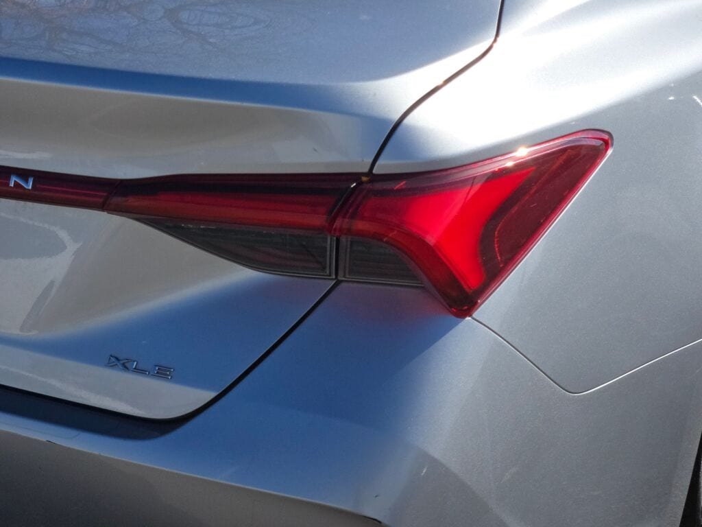 2019 TOYOTA AVALON - Image 13