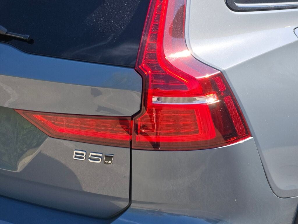 2024 VOLVO V60CC - Image 13