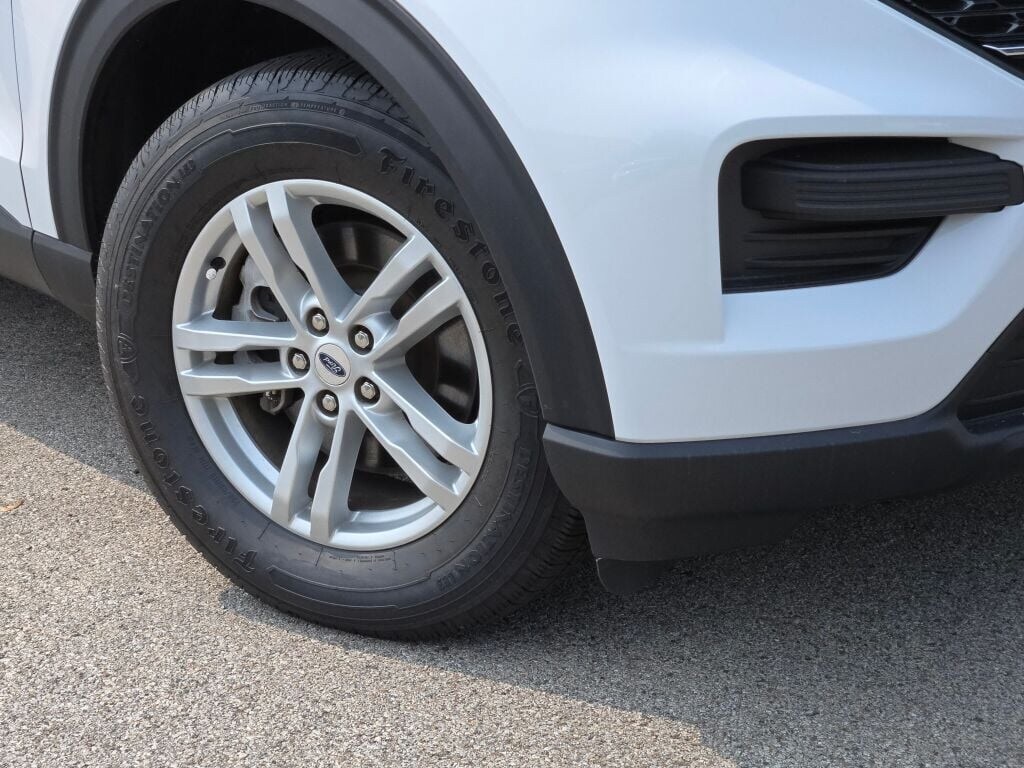 2021 Ford Explorer XLT photo 3