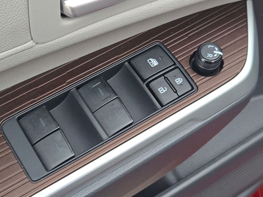 2023 TOYOTA SIENNA - Image 25