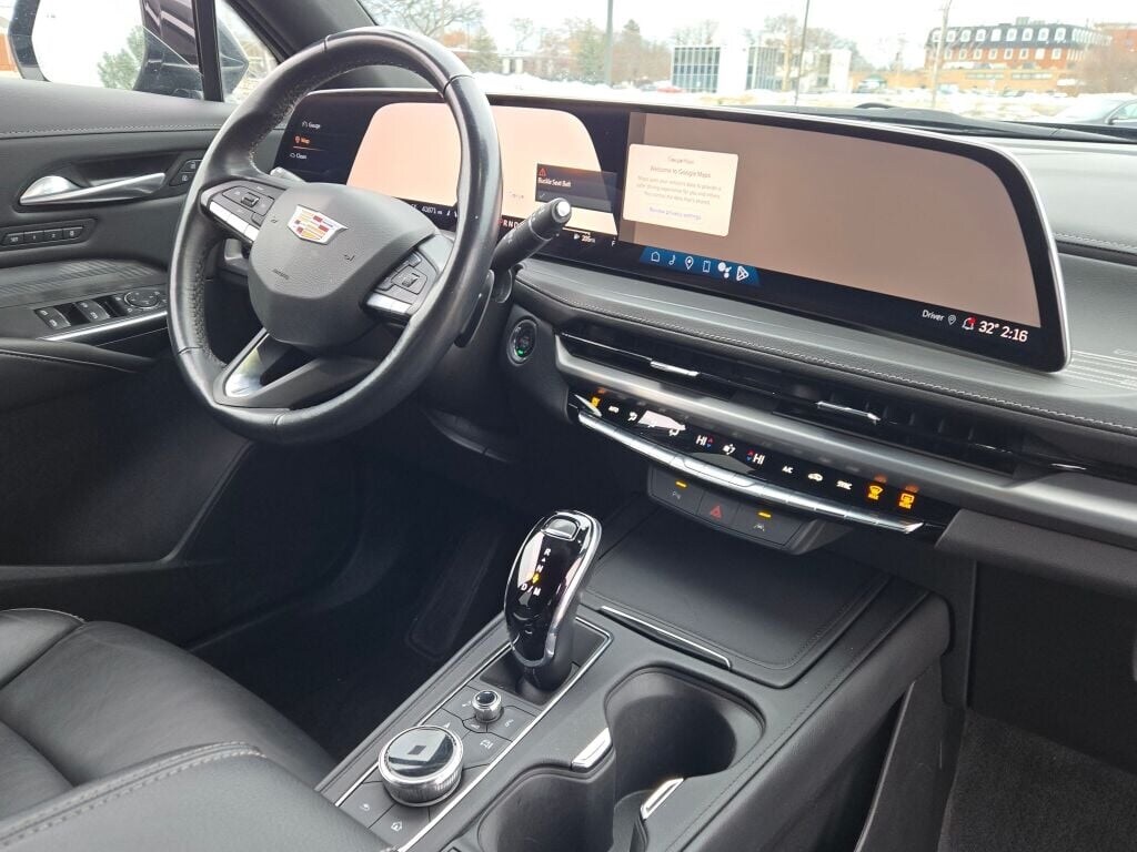 2024 CADILLAC XT4 - Image 9