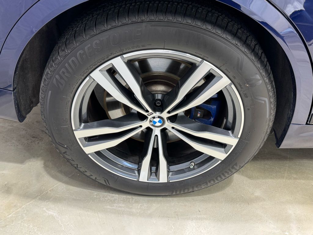 2024 BMW X7 - Image 9