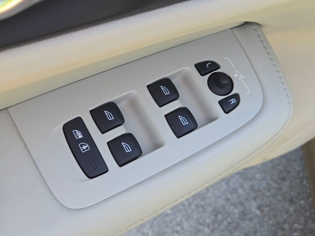 2024 VOLVO V60CC - Image 23