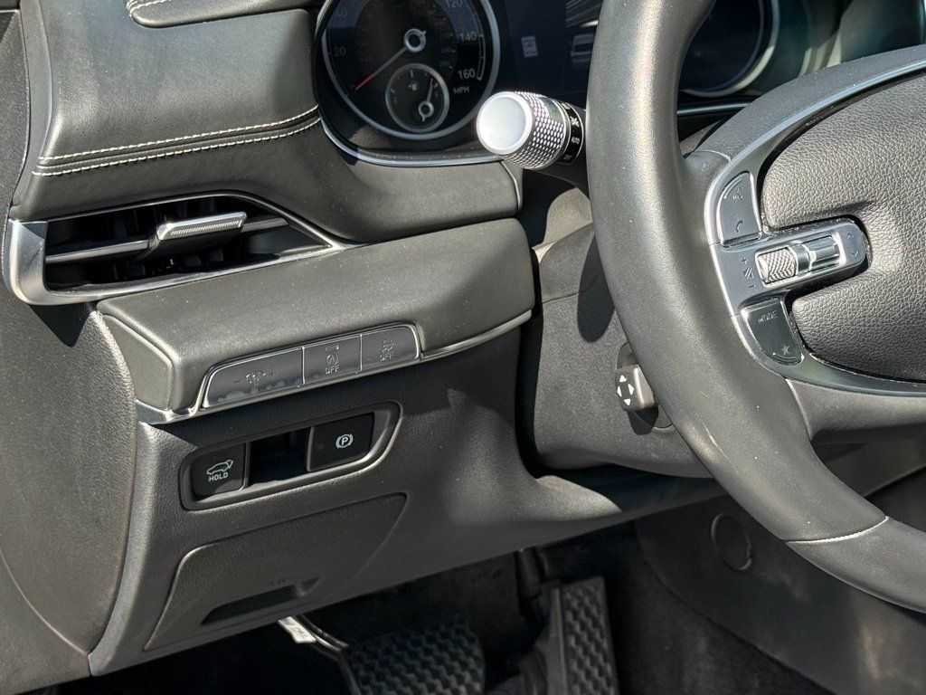 2024 GENESIS GV80 - Image 16