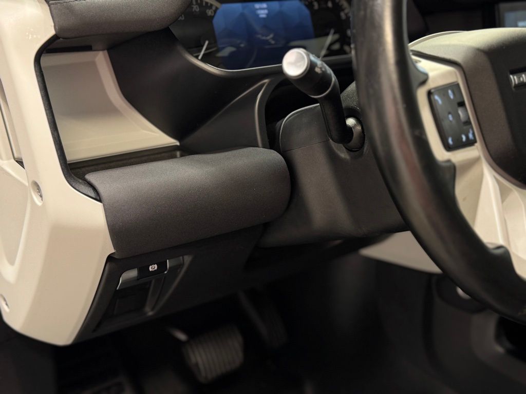 2023 LAND ROVER DEFENDER - Image 16