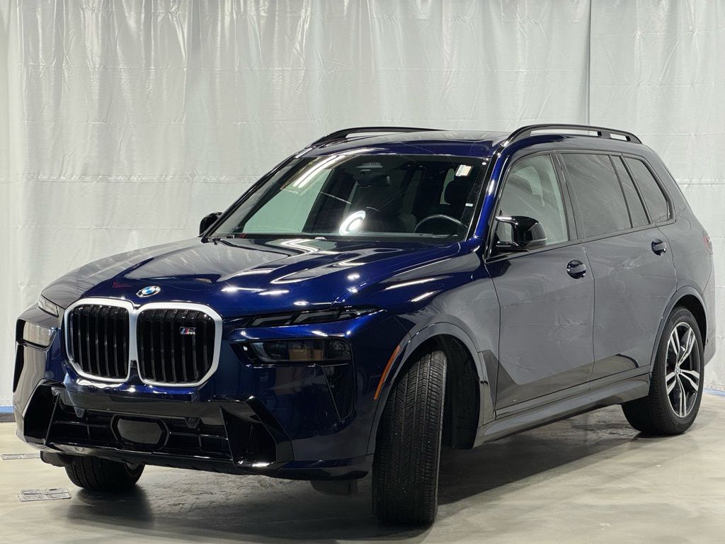 2024 BMW X7 - Image 3